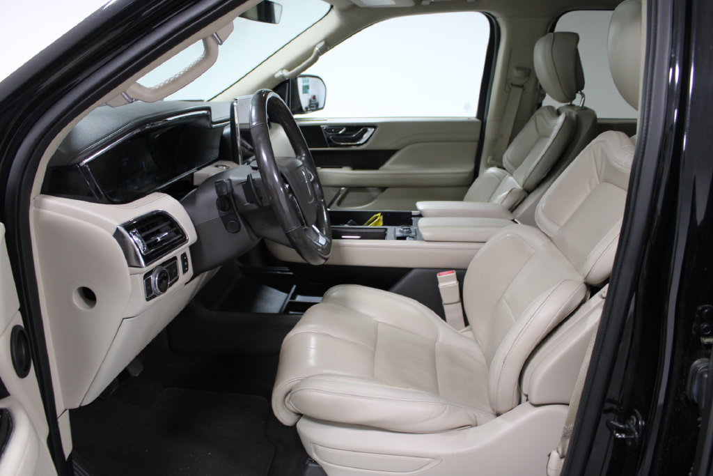 Used 2018 Lincoln Navigator Select RWD image 19