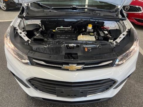 Used 2020 Chevrolet Trax LS w/ Tint and Cruise Package AWD/4WD image 39