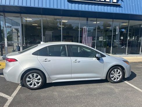 Used 2024 Toyota Corolla LE FWD image 1