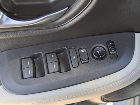 Certified 2025 Honda HR-V LX image 19