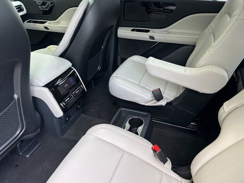 New 2025 Lincoln Aviator 2WD image 9