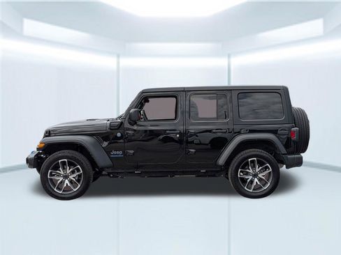 Used 2024 Jeep Wrangler Unlimited w/ Convenience Group AWD/4WD image 2