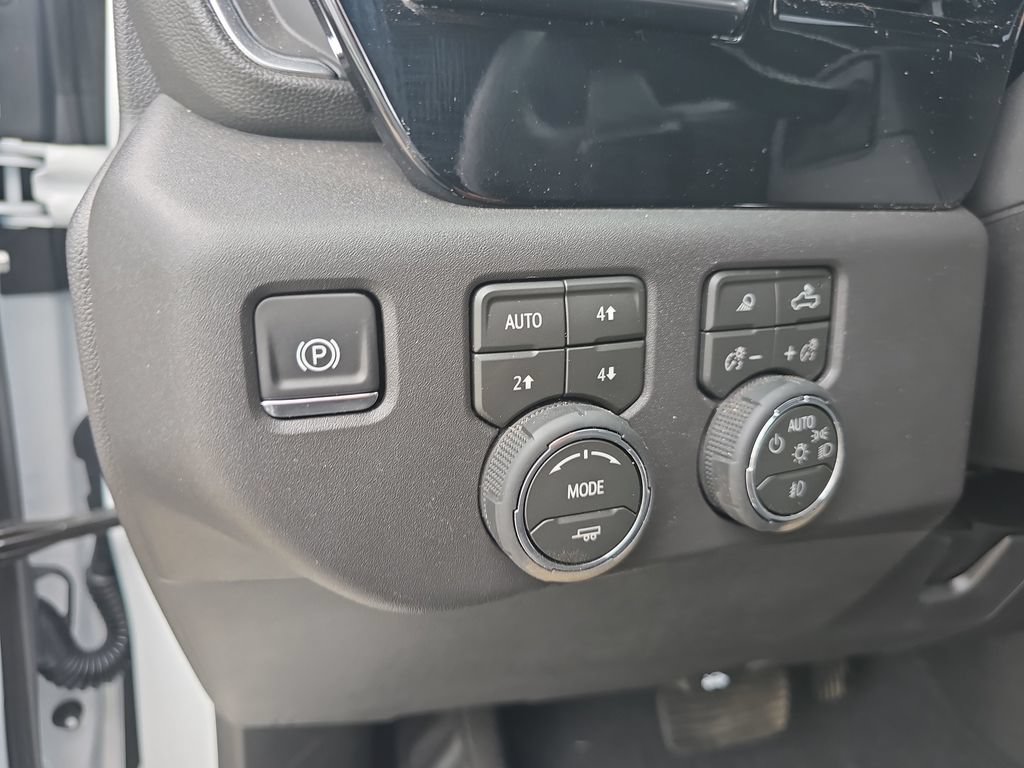 Used 2026 Chevrolet Silverado 1500 LT Trail Boss w/ LT Trail Boss Premium Package AWD/4WD image 28