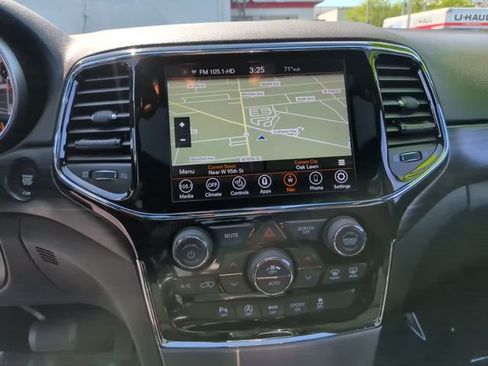 Used 2020 Jeep Grand Cherokee Laredo AWD/4WD image 25