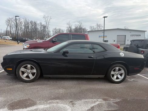 Used 2012 Dodge Challenger SXT Plus image 4