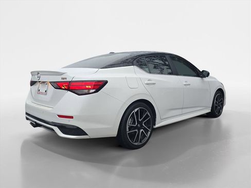 Used 2024 Nissan Sentra SR w/ SR Premium Package image 6