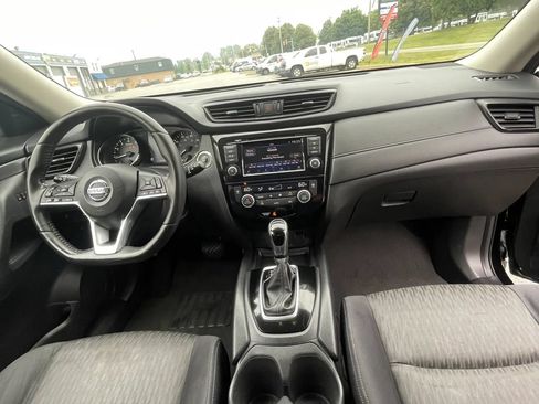 Used 2018 Nissan Rogue SV w/ Sun & Sound Touring Package AWD/4WD image 38