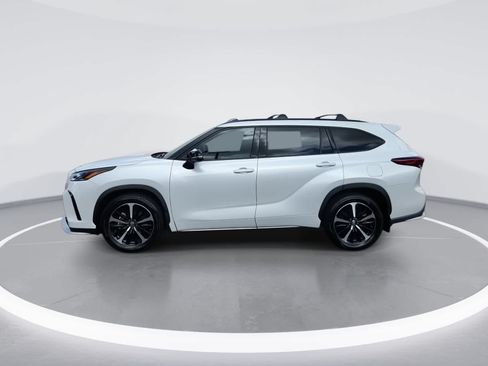 Used 2022 Toyota Highlander XSE AWD/4WD image 5