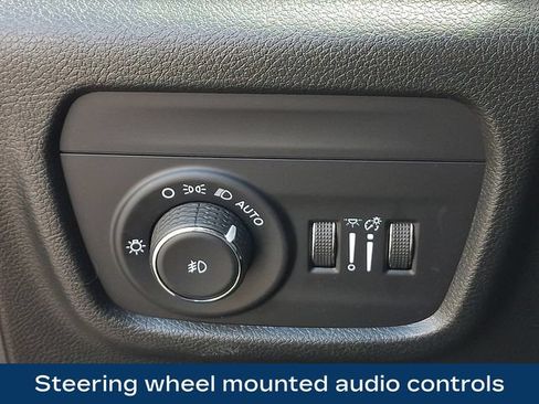 Used 2023 Jeep Grand Cherokee L Limited AWD/4WD image 9