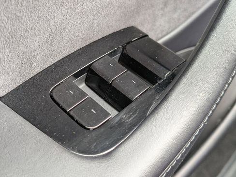 Used 2020 Tesla Model 3 Long Range image 18