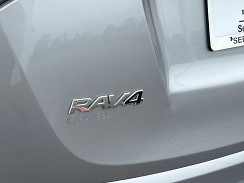 Used 2018 Toyota RAV4 LE w/ All Weather Liner Package FWD image 21