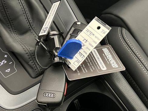 Used 2025 Audi Q3 2.0T Premium w/ Convenience Package image 24