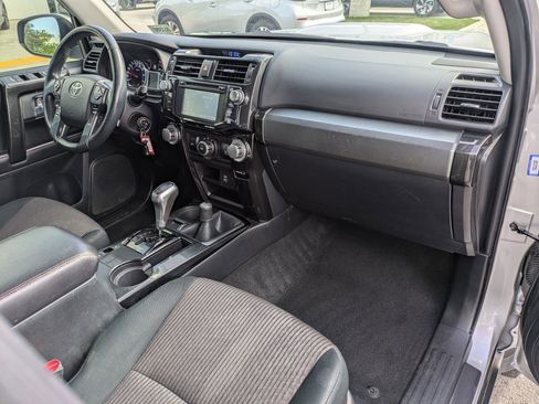 Used 2018 Toyota 4Runner TRD Off-Road AWD/4WD image 33