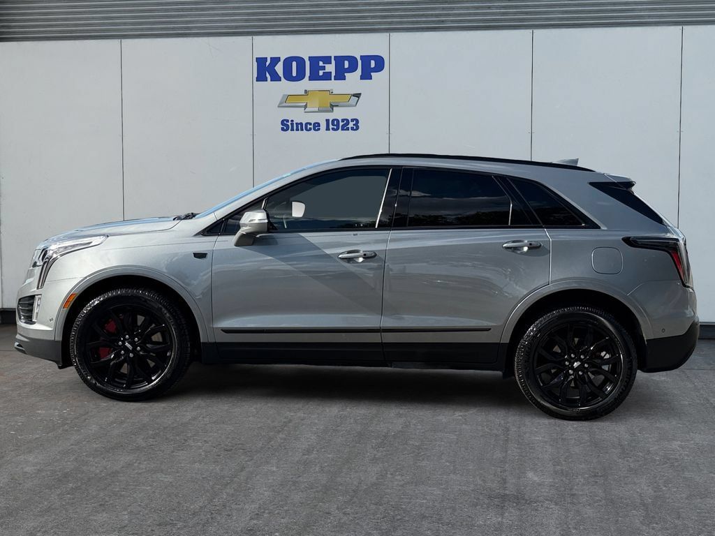 Used 2023 Cadillac XT5 Sportv w/ Technology Package AWD/4WD image 2