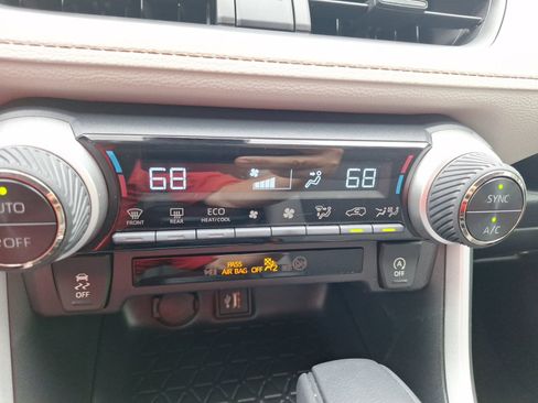 Used 2025 Toyota RAV4 XLE w/ Convenience Package FWD image 26