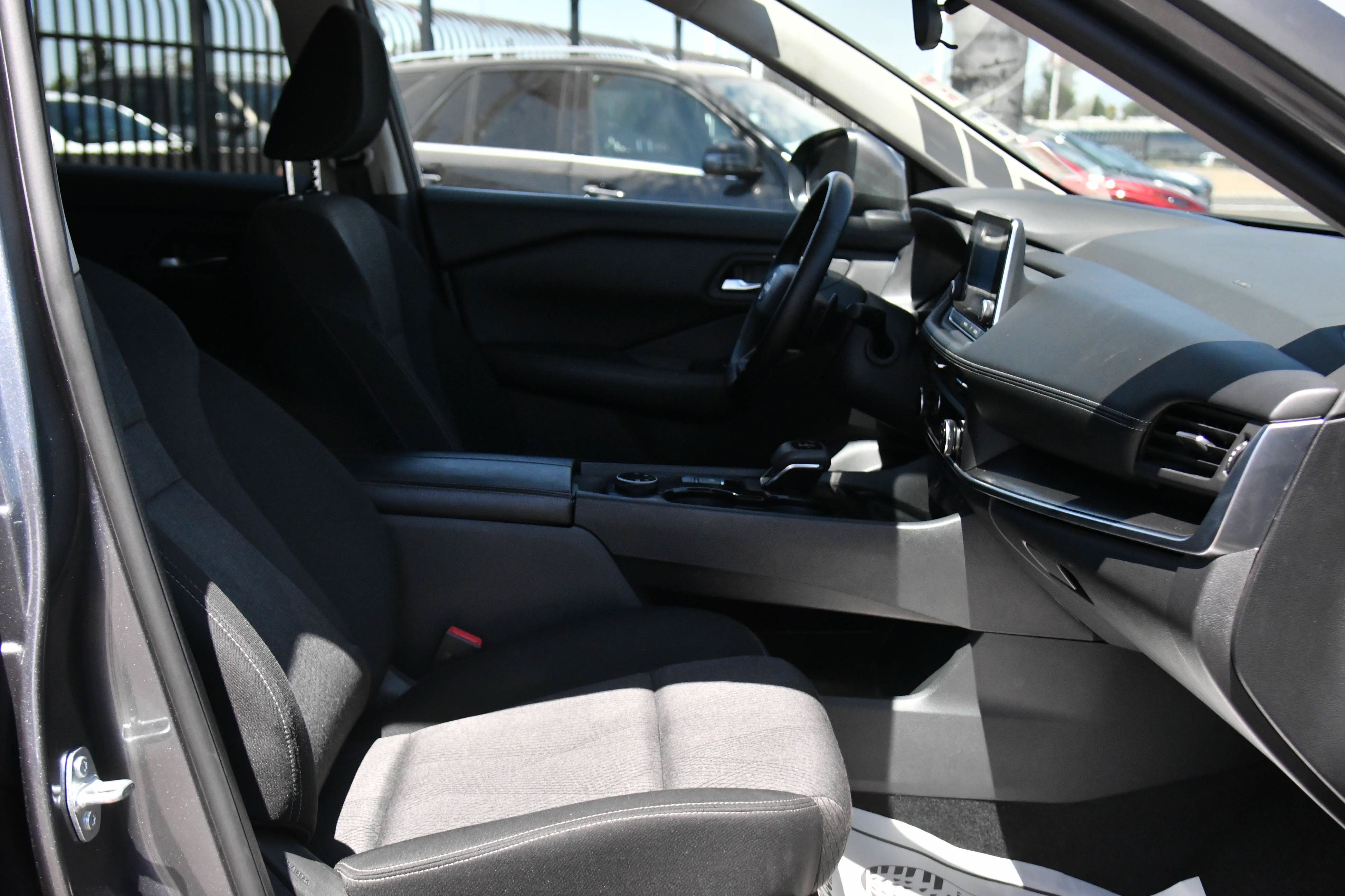 Used 2025 Nissan Rogue SV AWD/4WD image 46