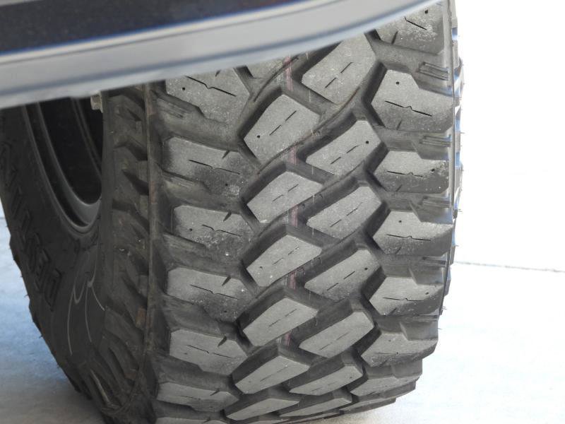 Used 2023 Jeep Gladiator Willys AWD/4WD image 23