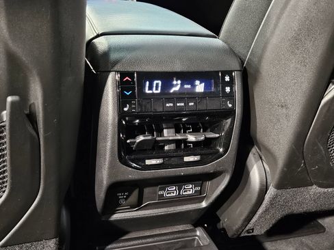 Used 2024 Jeep Grand Cherokee L Limited w/ Black Appearance Package AWD/4WD image 37