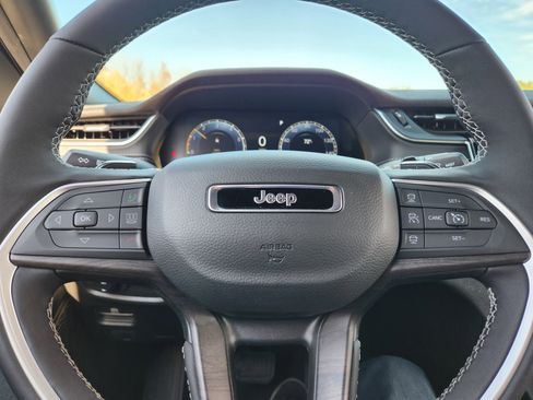 New 2025 Jeep Grand Cherokee Limited w/ Black Appearance Package image 24