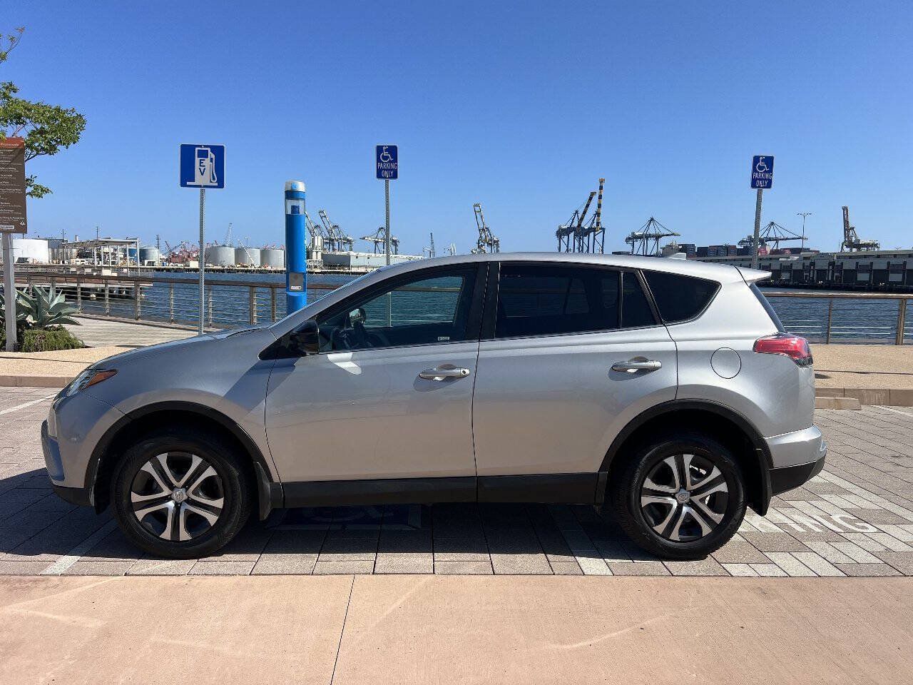 Used 2018 Toyota RAV4 LE w/ Carpet Mat Package FWD image 3