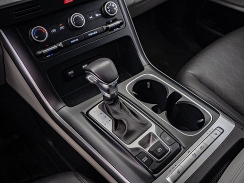 Used 2023 Kia Carnival LX image 20