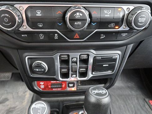Used 2018 Jeep Wrangler Unlimited Rubicon AWD/4WD image 23