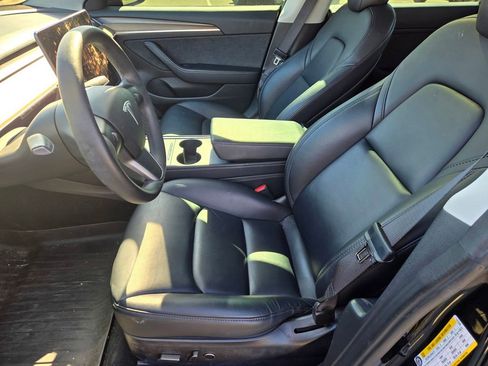 Used 2021 Tesla Model Y Long Range image 12