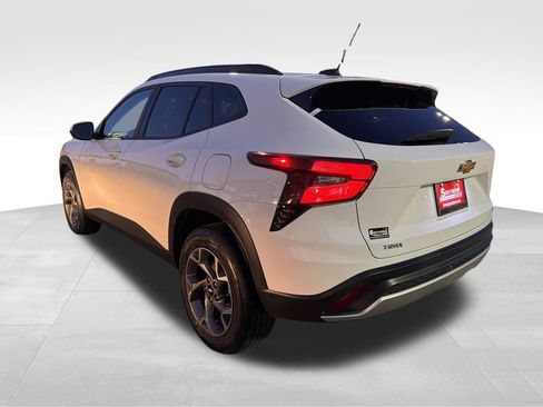 Used 2024 Chevrolet Trax LT image 3