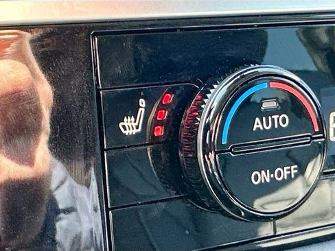 Used 2023 Nissan Pathfinder SL image 23