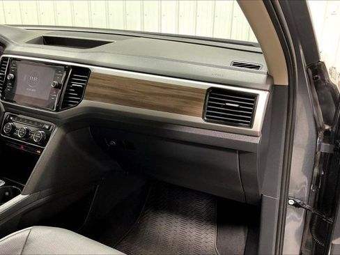 Used 2021 Volkswagen Atlas SEL Premium image 16