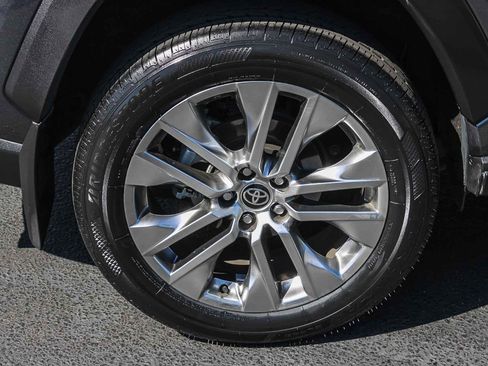 Used 2021 Toyota RAV4 XLE Premium image 12