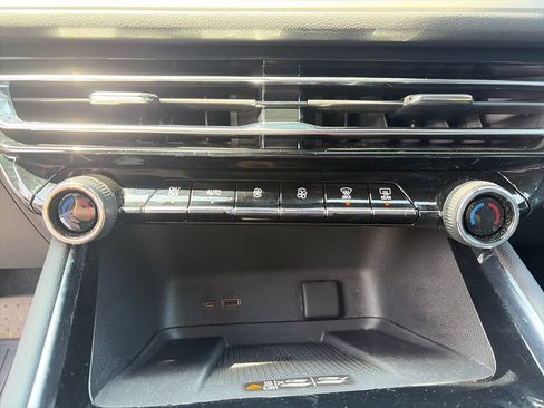Used 2024 Chevrolet Traverse LT w/ Midnight/Sport Edition FWD image 34