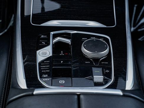 Used 2023 BMW X7 M60i image 17