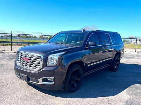 Used 2018 GMC Yukon XL Denali w/ Denali Ultimate Package image 2