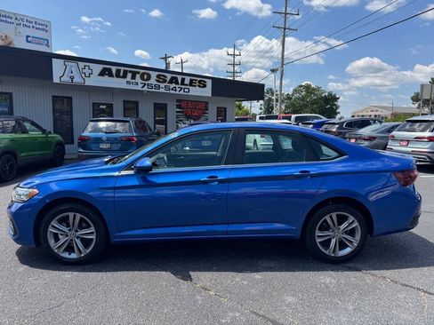 Used 2024 Volkswagen Jetta SE FWD image 1