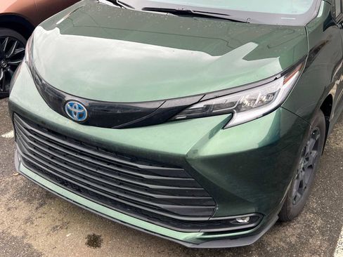 Certified 2025 Toyota Sienna XLE Woodland Edition image 2