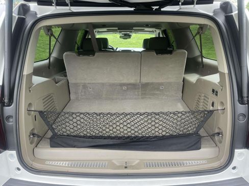 Used 2016 Chevrolet Suburban LT RWD image 7