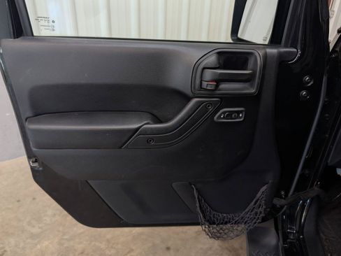 Used 2015 Jeep Wrangler Unlimited Sport w/ Quick Order Package 24S AWD/4WD image 15