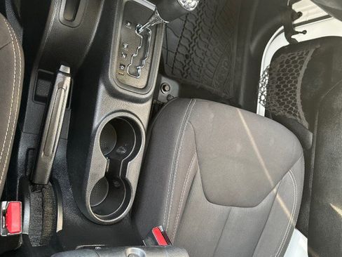 Used 2013 Jeep Wrangler Unlimited Rubicon w/ Max Tow Pkg image 16