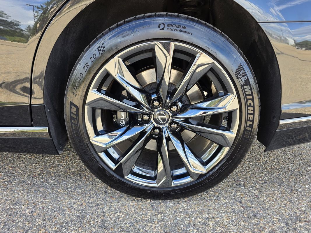 Used 2023 Lexus LS 500 F Sport w/ Accessory Package (Z1) AWD/4WD image 45