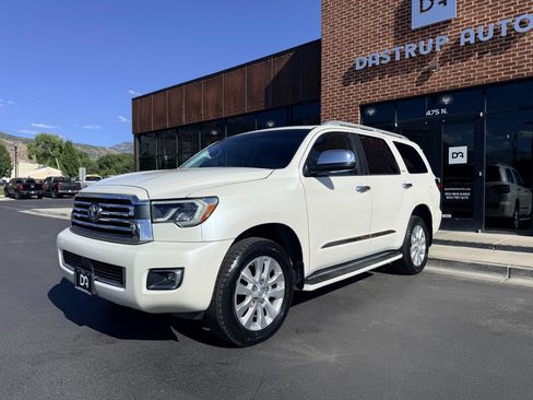 Used 2018 Toyota Sequoia Platinum w/ Carpet Mat Package AWD/4WD image 3