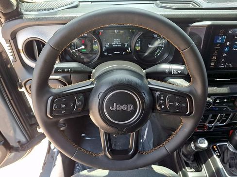 Used 2024 Jeep Wrangler Unlimited AWD/4WD image 18