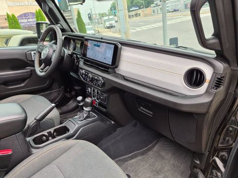 Used 2024 Jeep Wrangler Unlimited AWD/4WD image 26