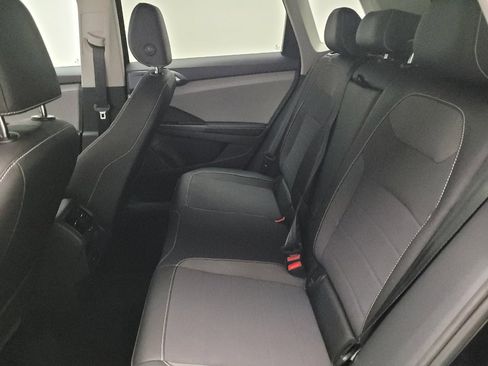 Used 2024 Volkswagen Taos SE image 18