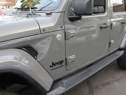 Used 2020 Jeep Wrangler Unlimited Sahara image 12