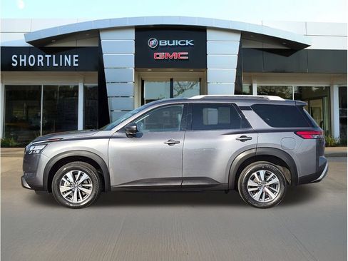 Used 2025 Nissan Pathfinder SL AWD/4WD image 6
