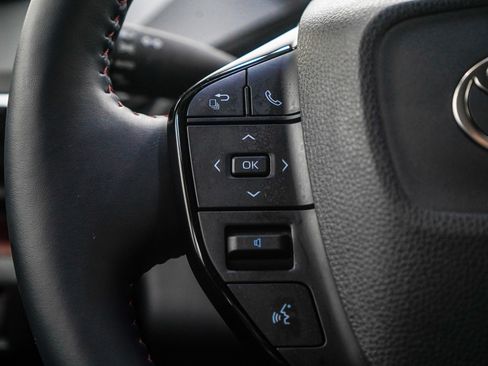 Used 2025 Toyota Prius Plug-In Hybrid image 24