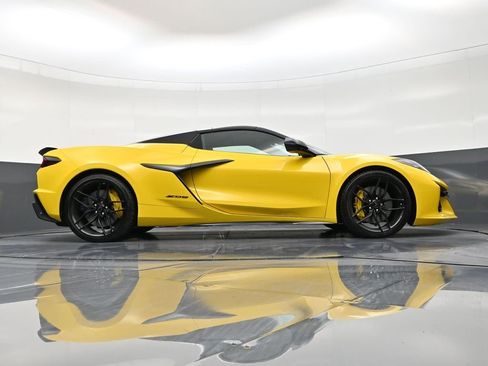 Used 2025 Chevrolet Corvette Z06 RWD image 25