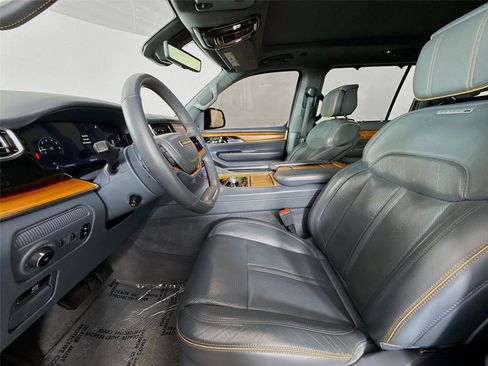 Used 2022 Jeep Grand Wagoneer Series II w/ Convenience Group III AWD/4WD image 2
