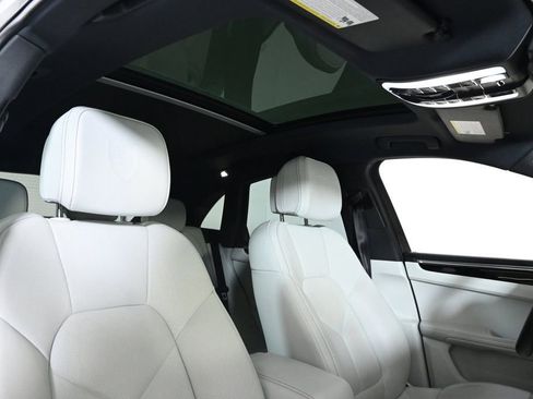 Certified 2024 Porsche Macan S image 26